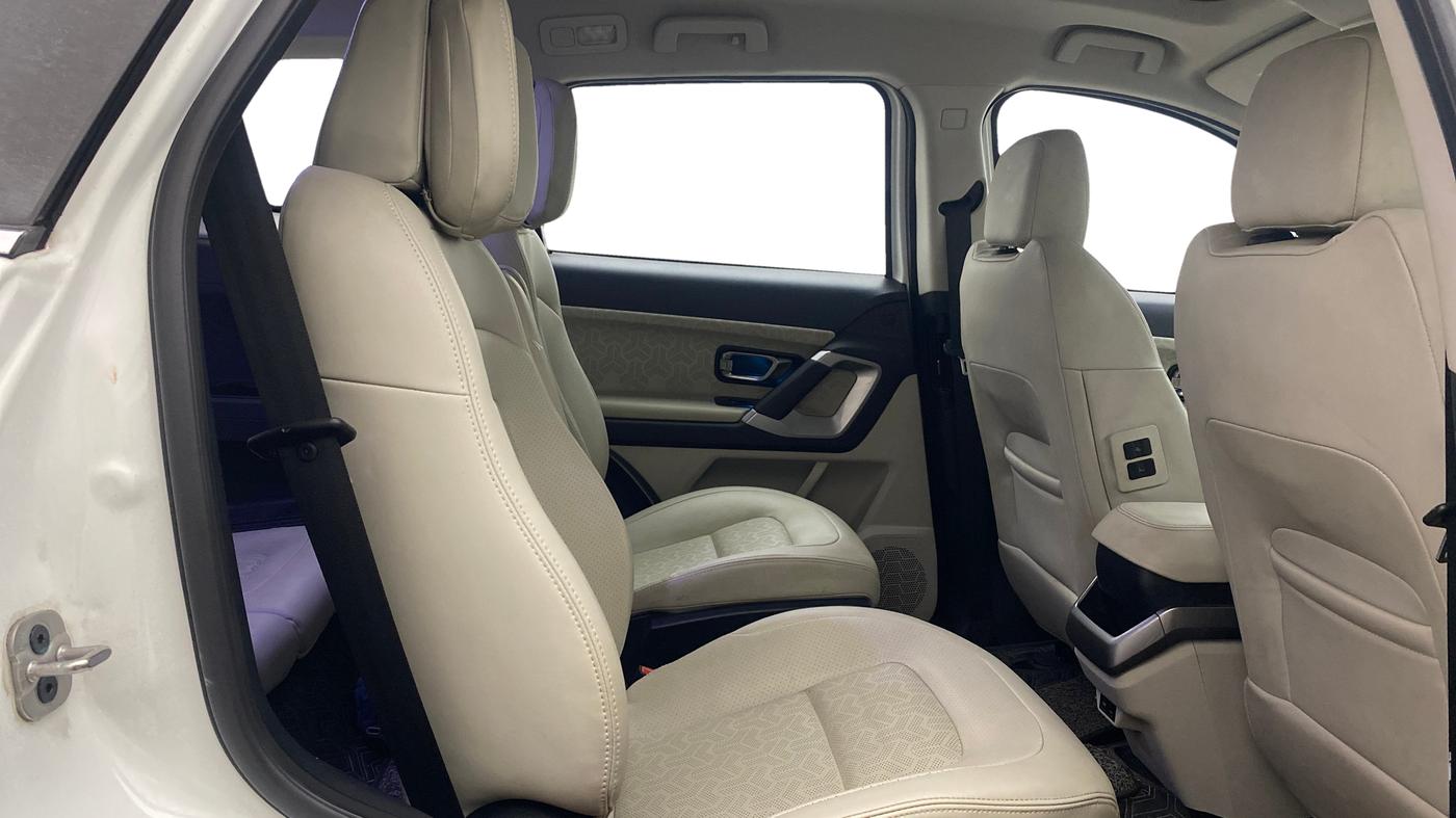 2023 Tata Safari XZA PLUS O 6STR, Diesel, Automatic, 1,11,940 km, Right Side Rear Door Cabin