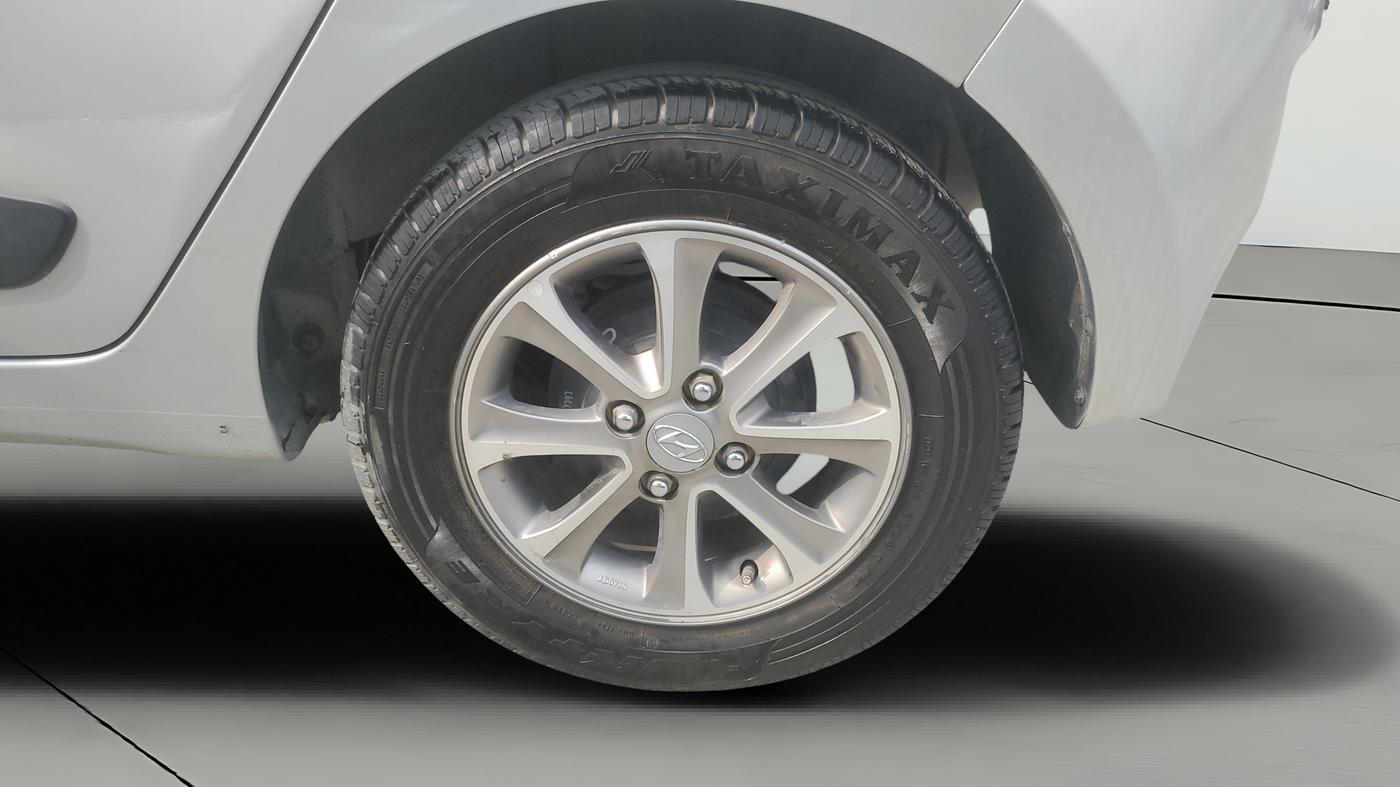 2016 Hyundai Grand i10 ASTA (O) AT 1.2 KAPPA VTVT, Petrol, Automatic, 55,073 km, Right Rear Wheel