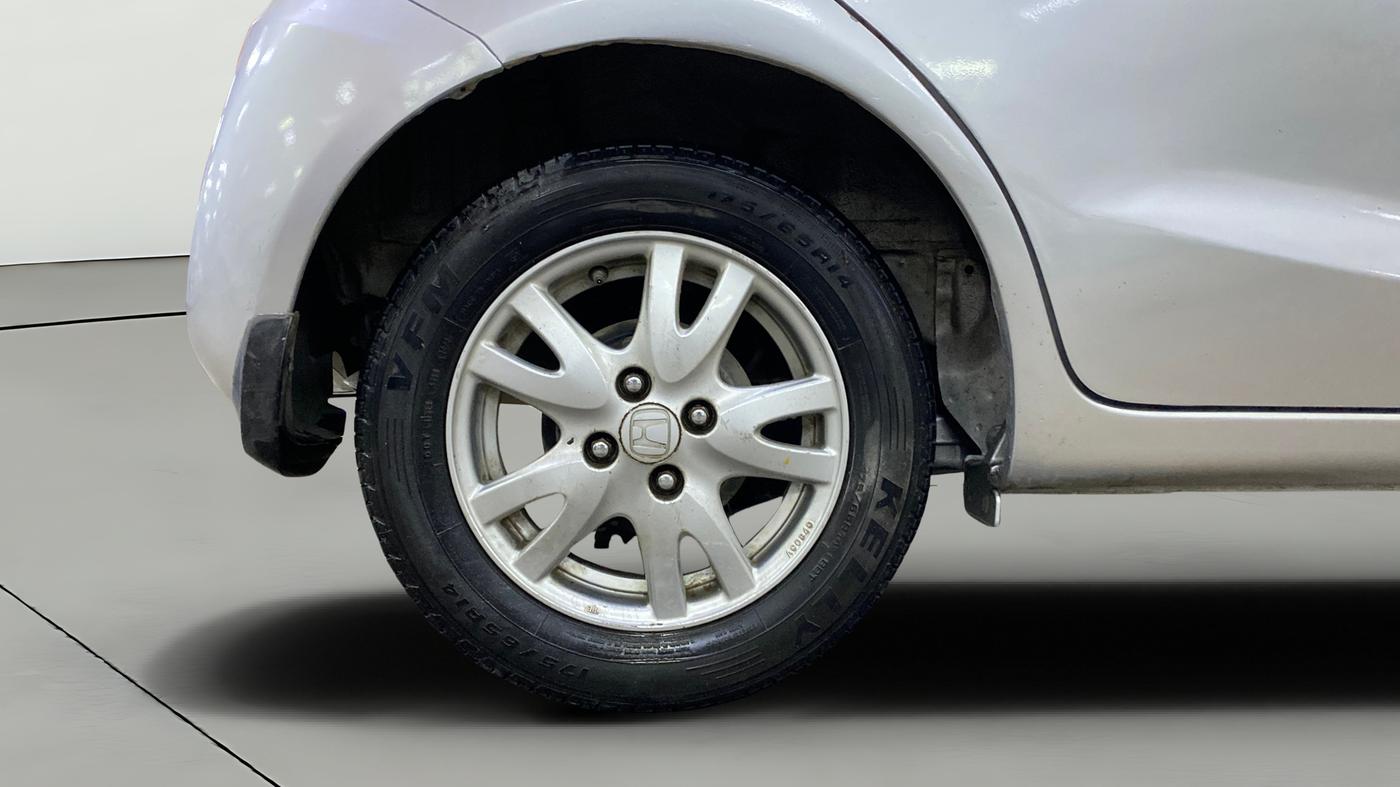 2015 Honda Brio VX AT, Petrol, Automatic, 73,981 km, Right Rear Wheel
