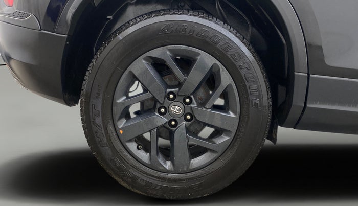 2020 Tata Harrier XZA PLUS 2.0L DARK EDITION, Diesel, Automatic, 1,15,220 km, Right Rear Wheel