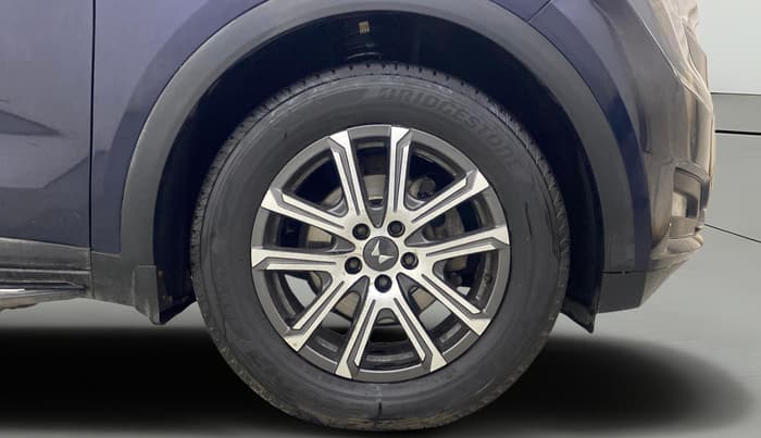 2022 Mahindra XUV700 AX 7 D MT 7 STR, Diesel, Manual, 68,571 km, Right Front Wheel