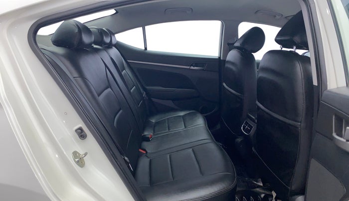 2018 Hyundai New Elantra 2.0 SX AT PETROL, Petrol, Automatic, 1,04,317 km, Right Side Rear Door Cabin