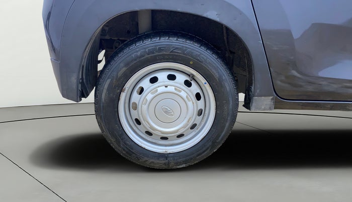 2018 Mahindra KUV 100 NXT K2 P 6 STR, CNG, Manual, 70,969 km, Right Rear Wheel