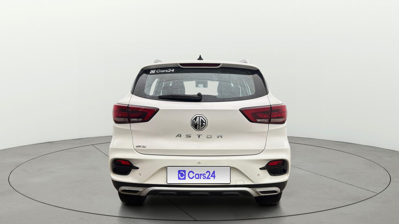 2024 MG ASTOR Shine 1.5 MT (Ivory), Petrol, Manual, 29,950 km, Back/Rear