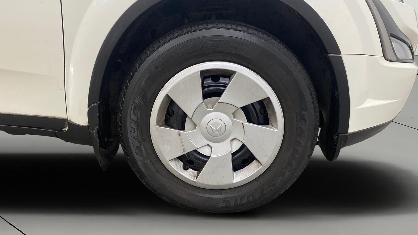 2020 Mahindra XUV500 W7, Diesel, Manual, 62,010 km, Right Front Wheel