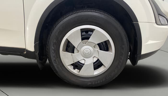 2020 Mahindra XUV500 W7, Diesel, Manual, 61,904 km, Right Front Wheel