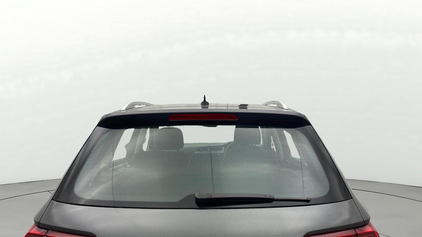 2017 Volkswagen TIGUAN HIGHLINE TDI AT, Diesel, Automatic, 1,05,693 km, Rear Windshield