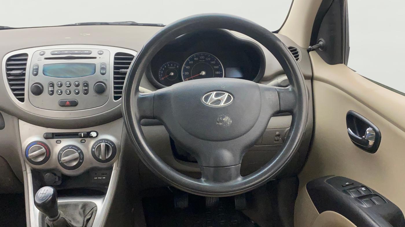 2015 Hyundai i10 SPORTZ 1.1, Petrol, Manual, 82,935 km, Steering Wheel Close Up
