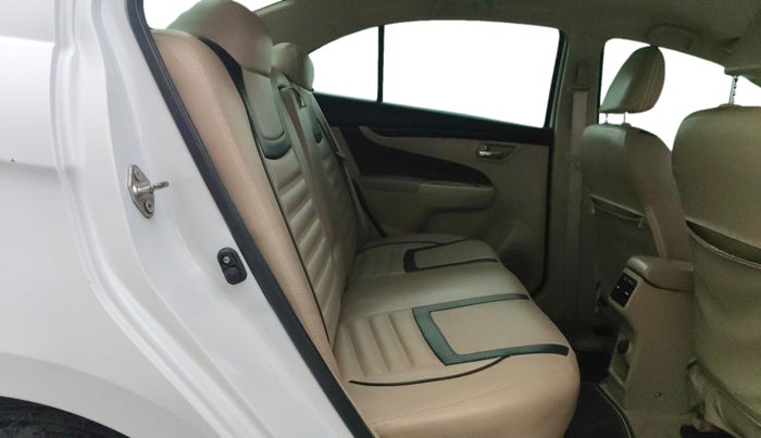 2016 Maruti Ciaz VXI+, Petrol, Manual, 84,661 km, Right Side Rear Door Cabin