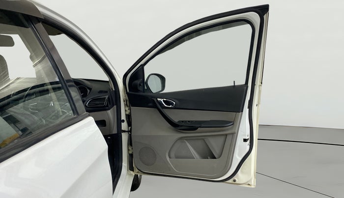 2016 Tata Tiago XZ PETROL, Petrol, Manual, 79,101 km, RHS Front Door