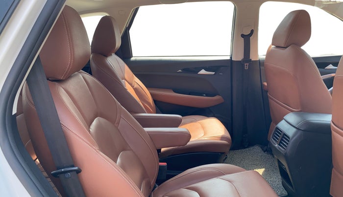 2021 MG HECTOR PLUS SHARP 2.0 DIESEL TURBO MT 6-STR, Diesel, Manual, 1,30,986 km, Right Side Rear Door Cabin