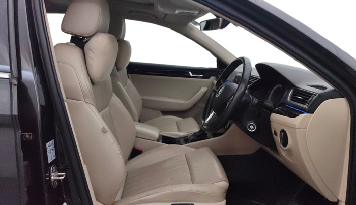 2016 Skoda Superb L&K 1.8 TSI AT, Petrol, Automatic, 1,00,251 km, Right Side Front Door Cabin