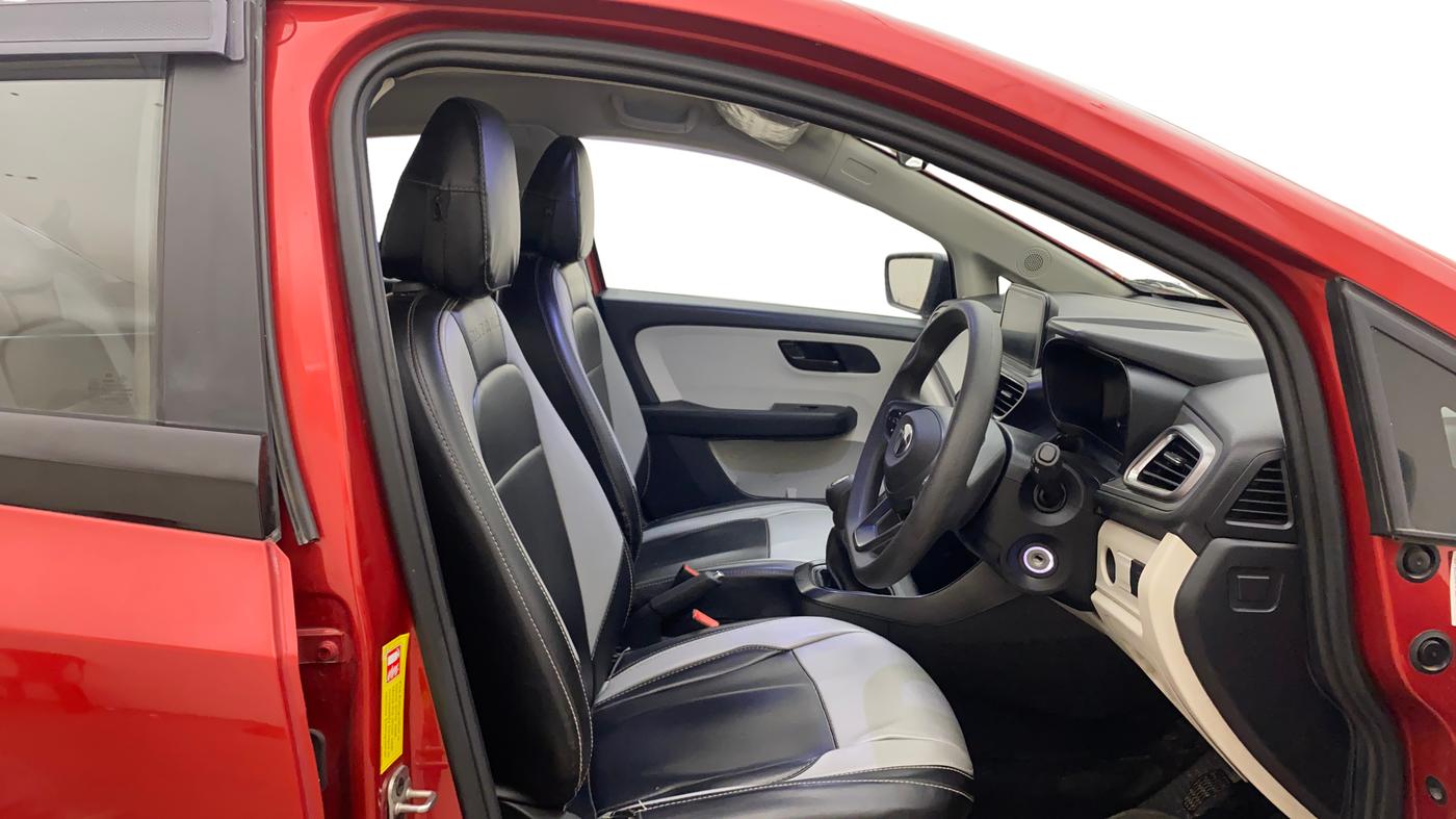 2025 Tata ALTROZ XM PLUS CNG, CNG, Manual, 40,026 km, Right Side Front Door Cabin