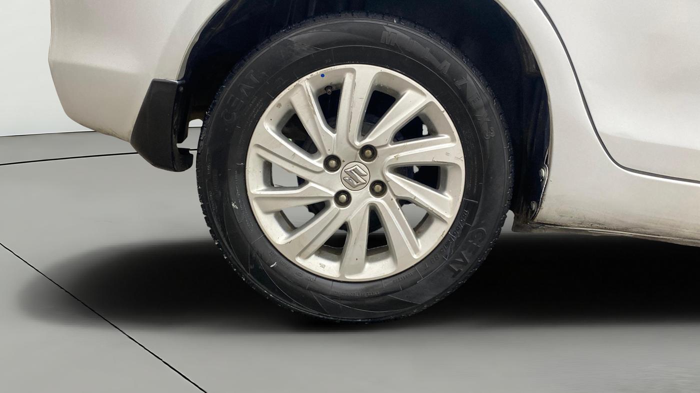 2015 Maruti Swift Dzire ZXI, Petrol, Manual, 64,108 km, Right Rear Wheel