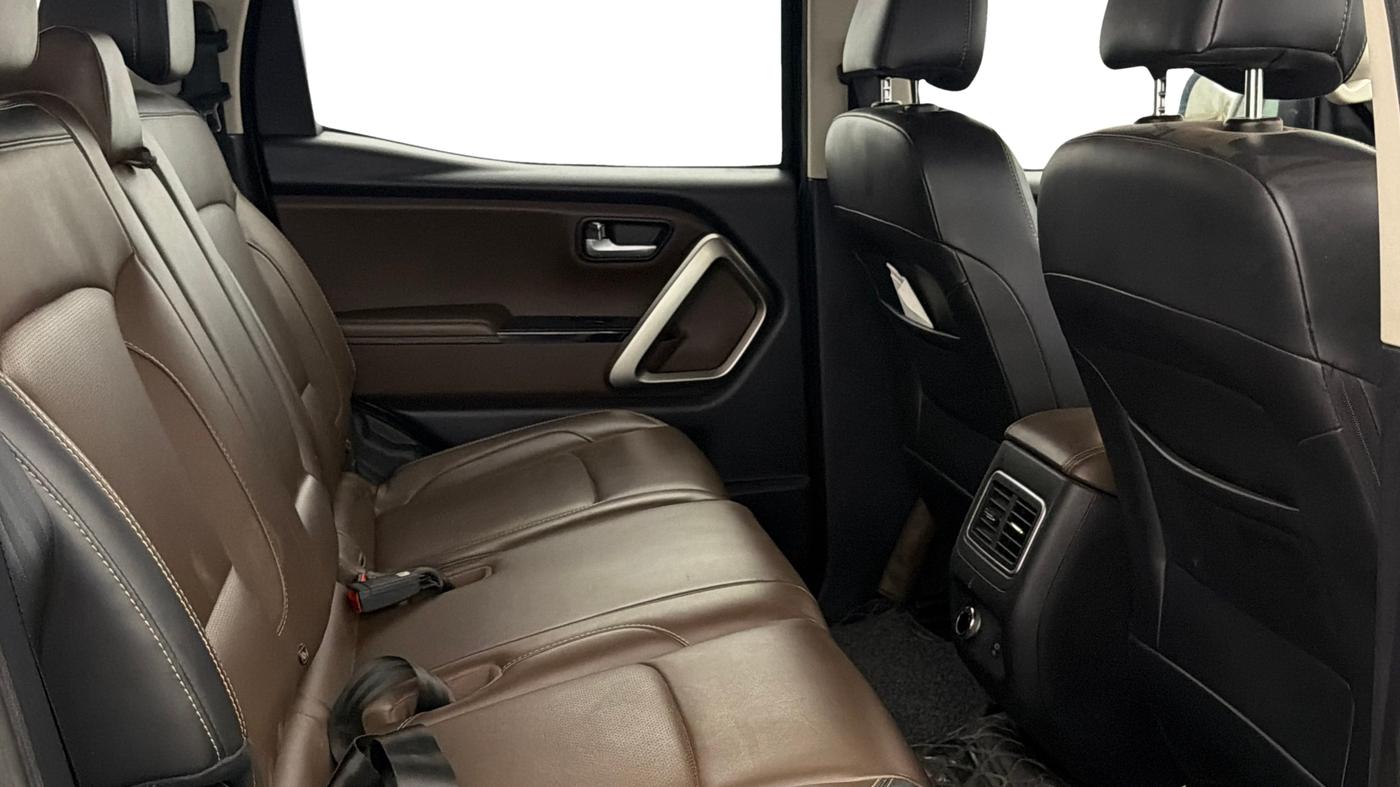 2023 Mahindra SCORPIO-N Z8 PETROL AT 7 STR, Petrol, Automatic, 1,00,822 km, Right Side Rear Door Cabin