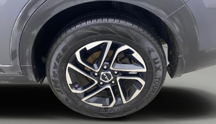 2022 KIA CARENS PRESTIGE PLUS 1.4 PETROL DCT 7 STR, Petrol, Automatic, 73,096 km, Left Rear Wheel