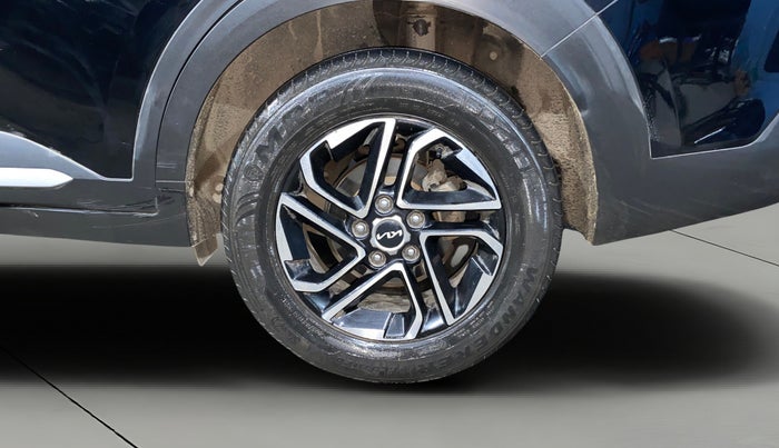 2022 KIA CARENS LUXURY PLUS 1.4 PETROL 7 STR, Petrol, Manual, 43,820 km, Left Rear Wheel