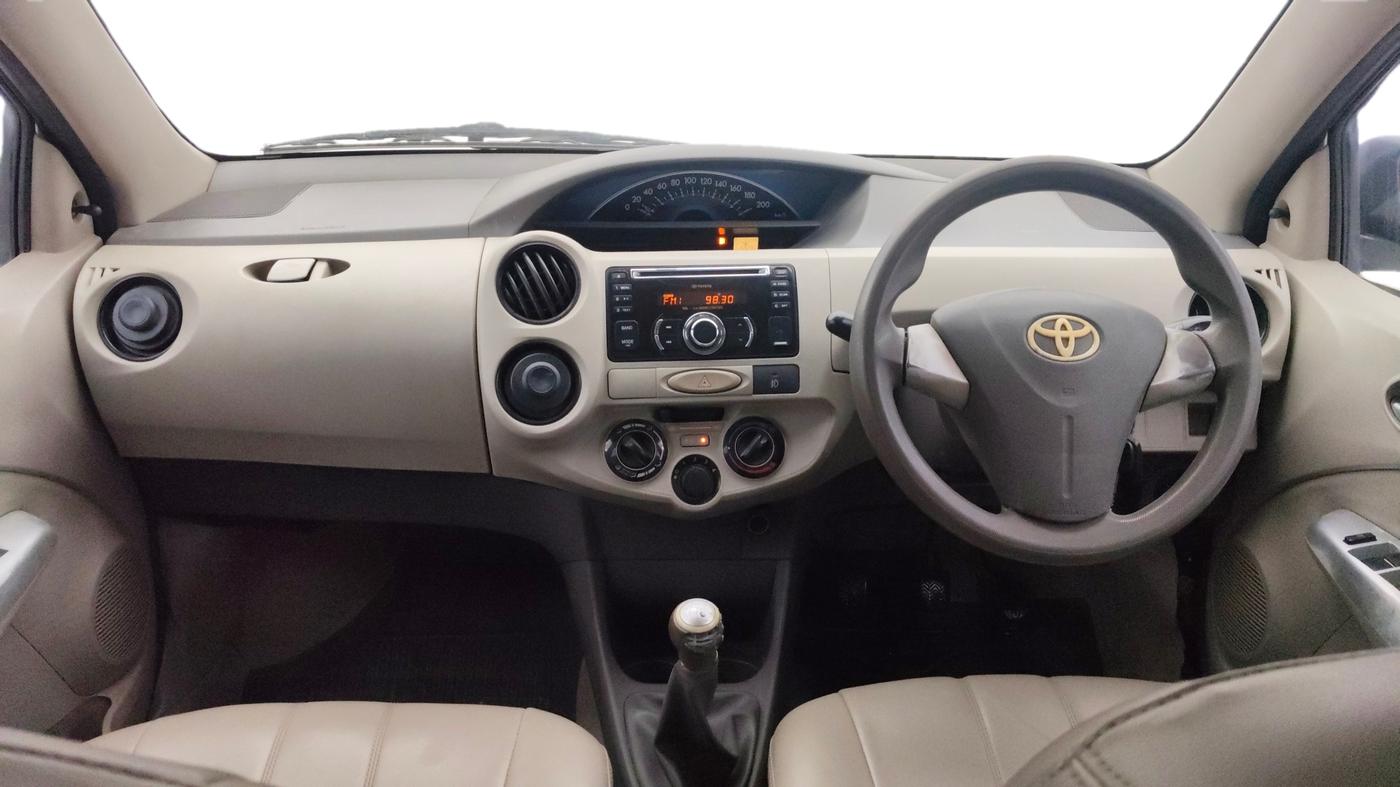 2014 Toyota Etios G, Petrol, Manual, 1,15,972 km, Dashboard