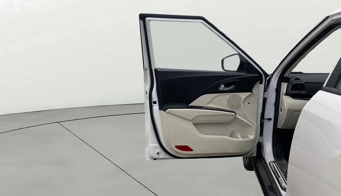 2024 Mahindra XUV 3XO AX5 1.2 L TCMPFi, Petrol, Manual, 5,026 km, LHS Front Door