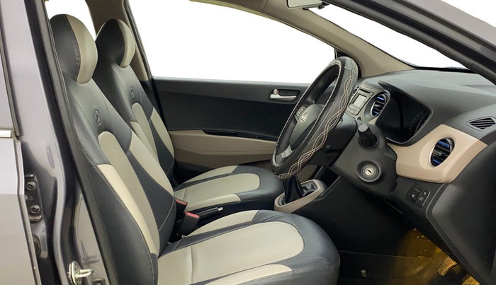 2015 Hyundai Grand i10 SPORTZ 1.2 KAPPA VTVT, CNG, Manual, 52,972 km, Right Side Front Door Cabin