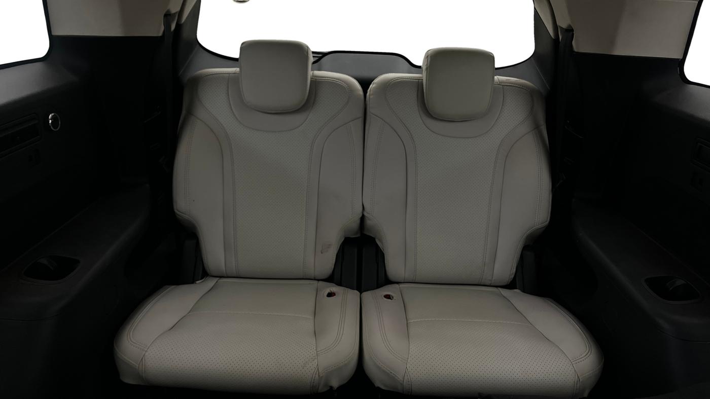 2022 Mahindra XUV700 AX 5 P MT 7 STR, Petrol, Manual, 39,638 km, Third Seat Row ( optional )