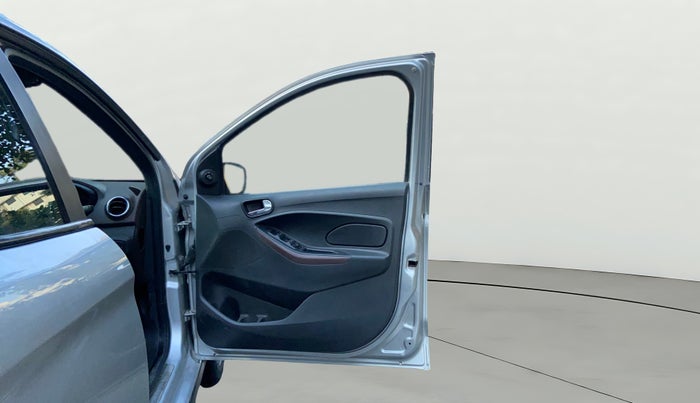 2020 Ford FREESTYLE TITANIUM 1.2 PETROL, Petrol, Manual, 46,677 km, RHS Front Door