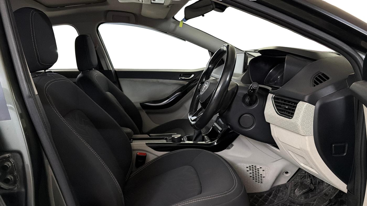 2021 Tata NEXON XZ PLUS PETROL SUNROOF, Petrol, Manual, 45,615 km, Right Side Front Door Cabin