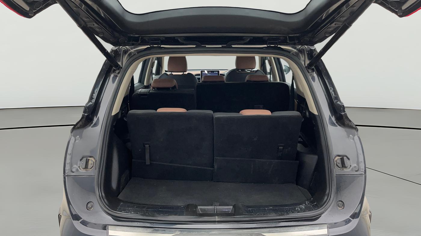 2024 MG HECTOR PLUS SHARP PRO 1.5 PETROL TURBO CVT 7 STR, Petrol, Automatic, 19,328 km, Boot Open Zoomed View