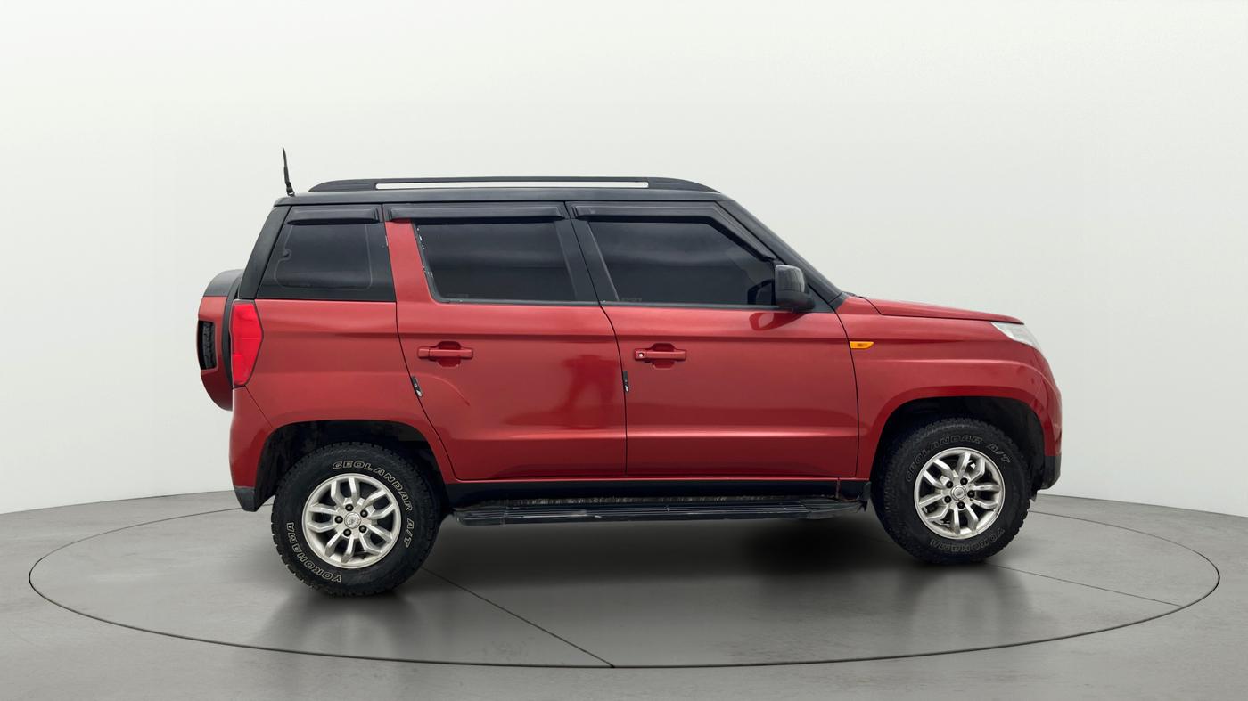 2017 Mahindra TUV300 T8 DUAL TONE, Diesel, Manual, 1,12,490 km, Right Side View
