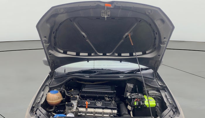 2013 Volkswagen Vento HIGHLINE 1.6 MPI, Petrol, Manual, 51,547 km, Open Bonet