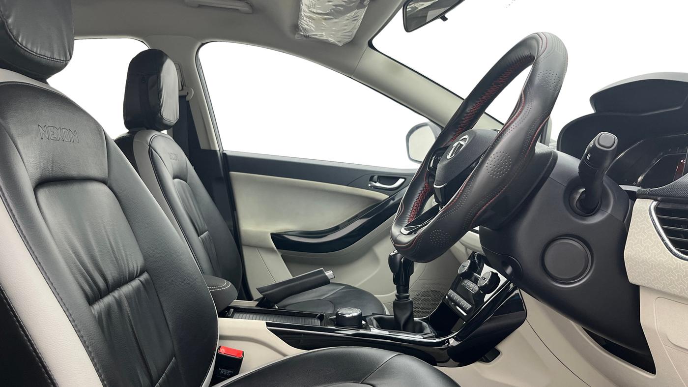 2022 Tata NEXON XZ PLUS PETROL, Petrol, Manual, 26,541 km, Right Side Front Door Cabin