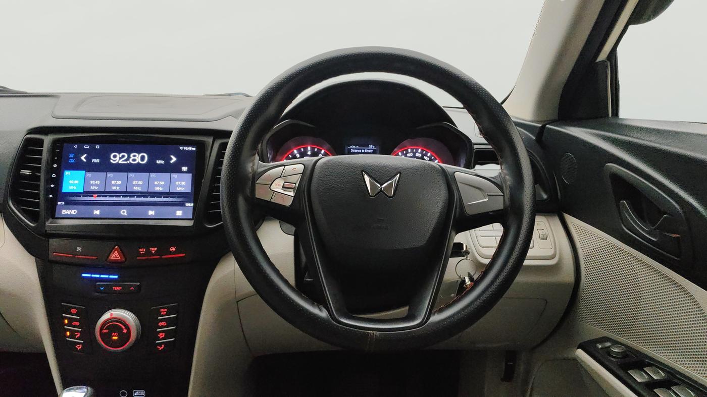 2023 Mahindra XUV300 W6 1.2 PETROL AMT, Petrol, Automatic, 36,660 km, Steering Wheel Close Up