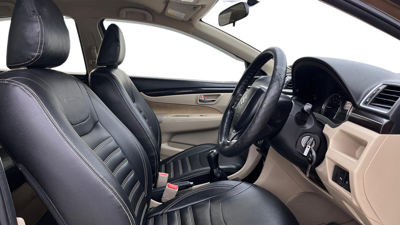 2016 Maruti Ciaz VXI+, Petrol, Manual, 61,684 km, Right Side Front Door Cabin