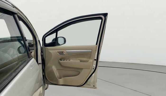 2018 Maruti Ertiga ZXI, CNG, Manual, 61,743 km, RHS Front Door