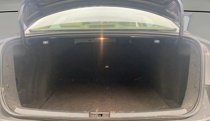 2015 Volkswagen Jetta HIGHLINE TDI AT, Diesel, Automatic, 1,35,517 km, Boot Open Zoomed View