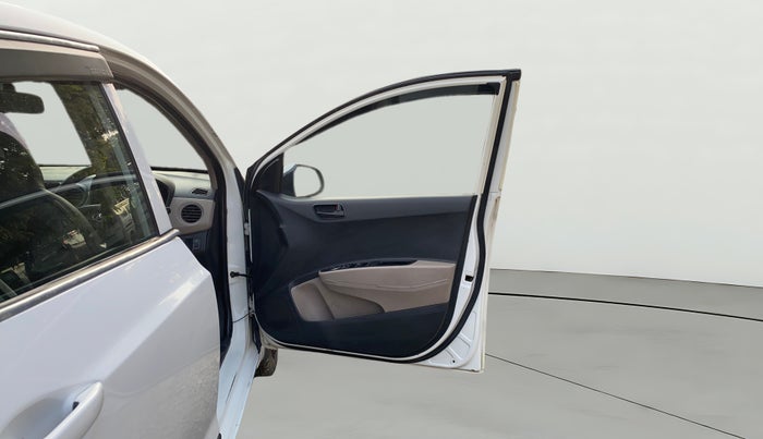 2014 Hyundai Grand i10 MAGNA 1.2 KAPPA VTVT, CNG, Manual, 1,30,977 km, RHS Front Door