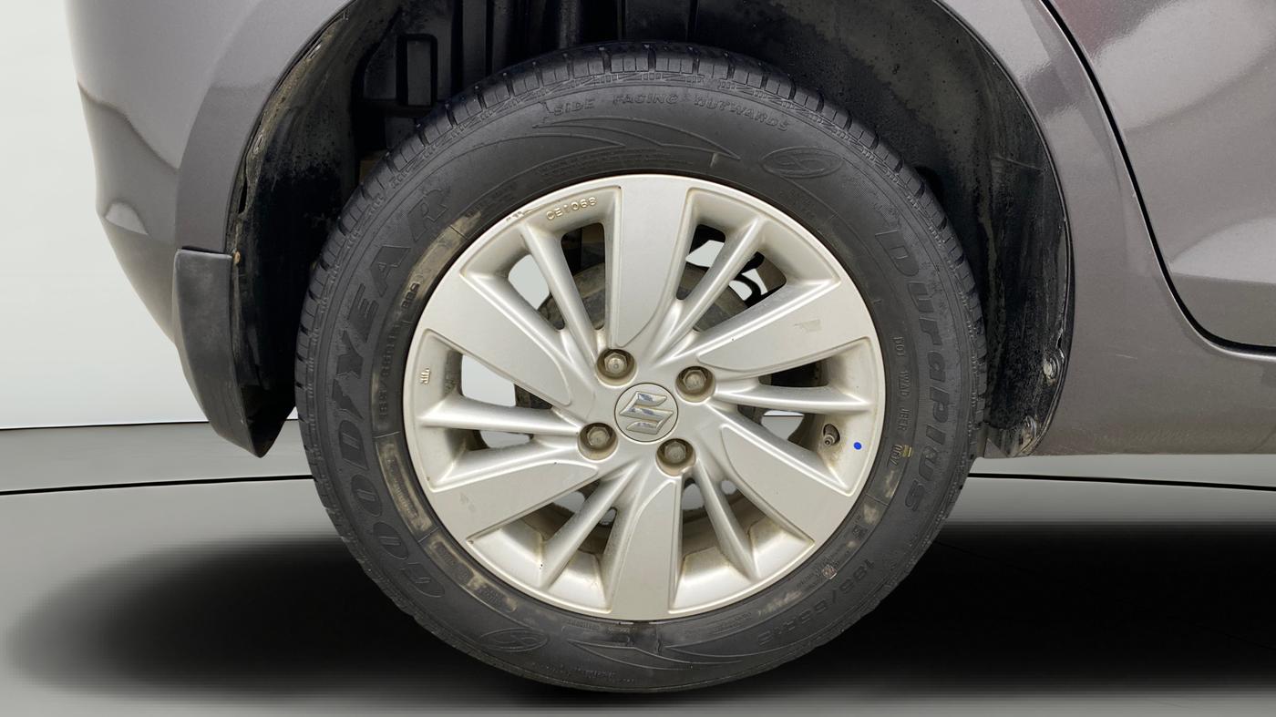 2017 Maruti Swift ZXI, Petrol, Manual, 59,396 km, Right Rear Wheel
