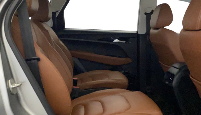 2020 MG HECTOR PLUS SHARP 1.5 PETROL TURBO DCT 6-STR, Petrol, Automatic, 75,989 km, Right Side Rear Door Cabin