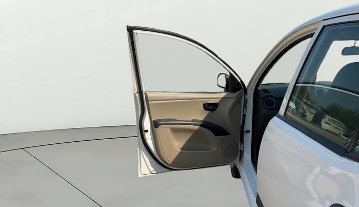 2013 Hyundai i10 MAGNA 1.1, CNG, Manual, 74,640 km, LHS Front Door