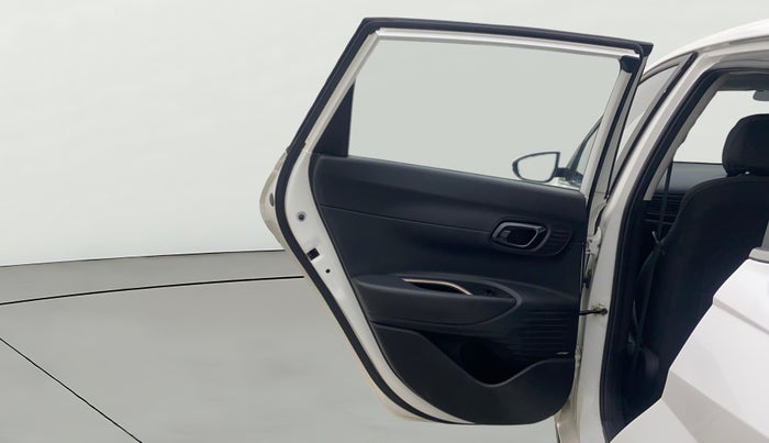 2022 Hyundai NEW I20 ASTA (O) 1.5 CRDI MT, Diesel, Manual, 91,918 km, LHS Rear Door