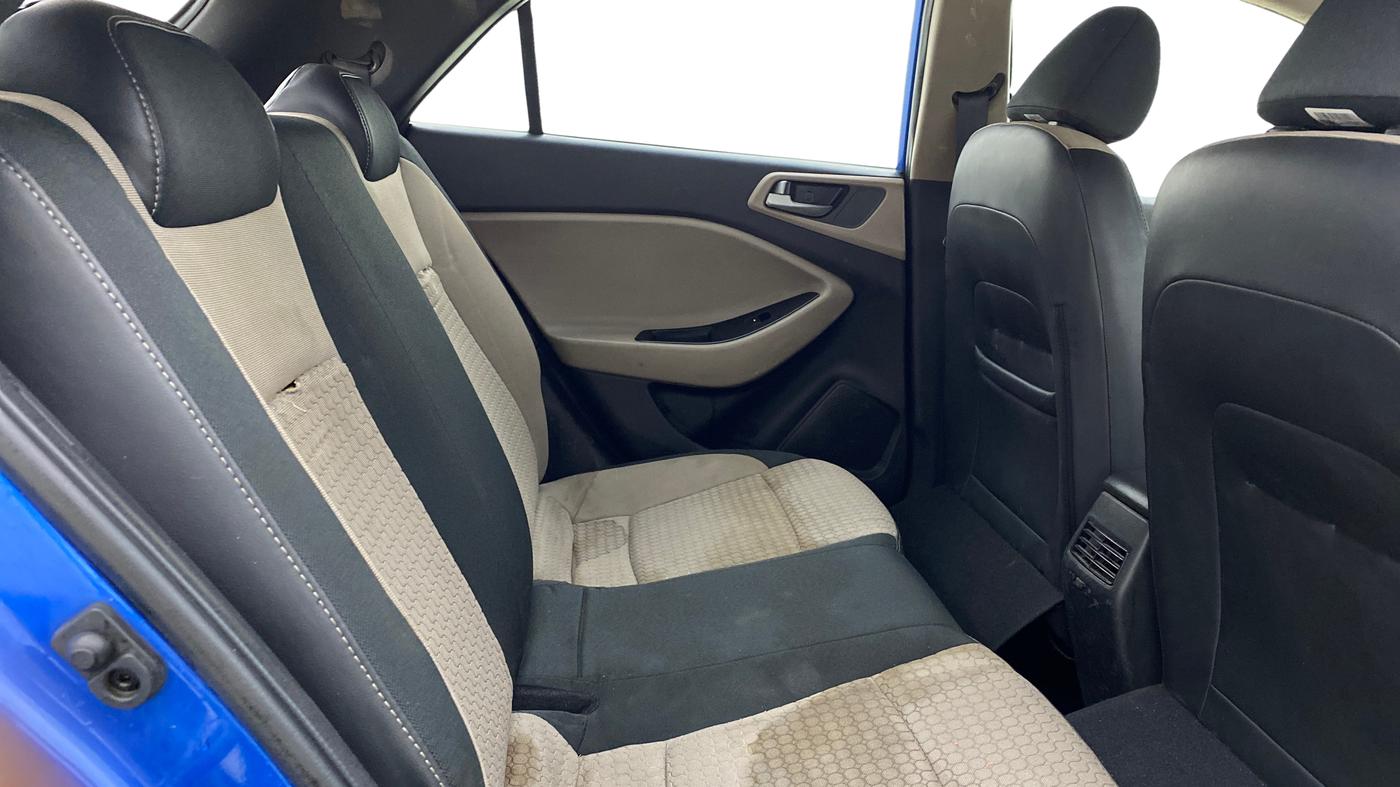 2017 Hyundai Elite i20 MAGNA 1.2, CNG, Manual, 99,224 km, Right Side Rear Door Cabin