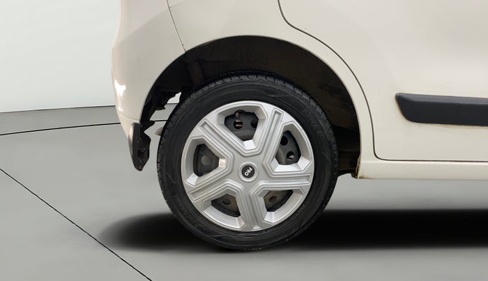 2016 Maruti Wagon R 1.0 VXI (O) AMT, CNG, Automatic, 99,735 km, Right Rear Wheel