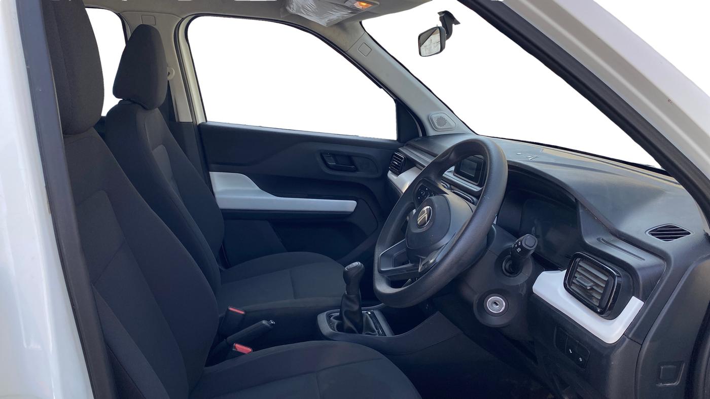 2024 Tata PUNCH PURE MT, Petrol, Manual, 5,461 km, Right Side Front Door Cabin