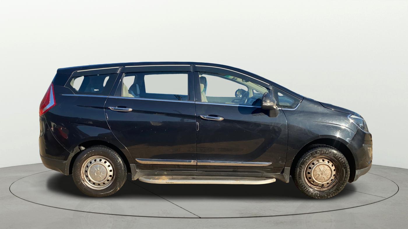 2019 Mahindra MARAZZO M2 8 STR, Diesel, Manual, 84,800 km, Right Side View