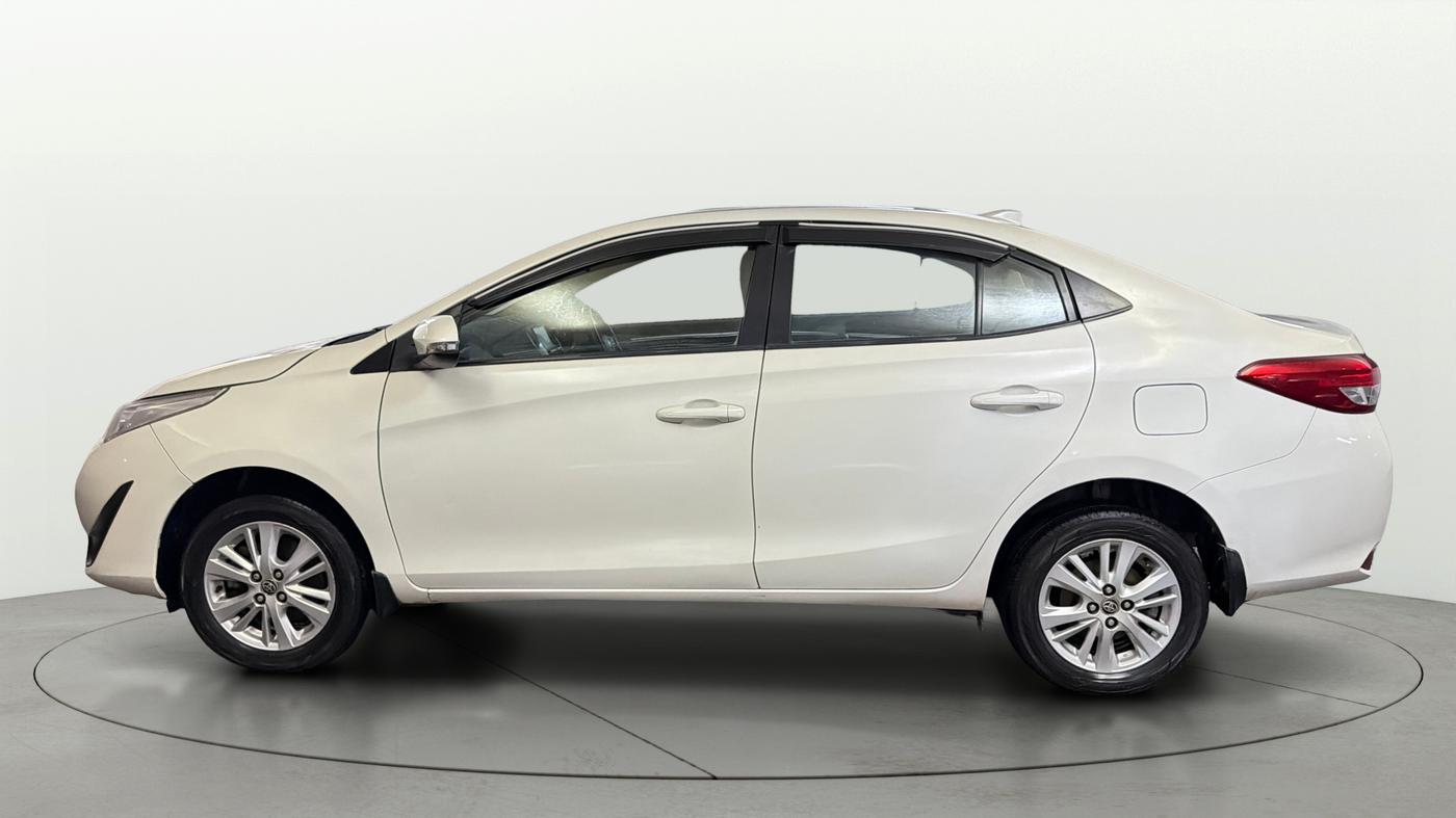 2018 Toyota YARIS V CVT, Petrol, Automatic, 98,237 km, Left Side