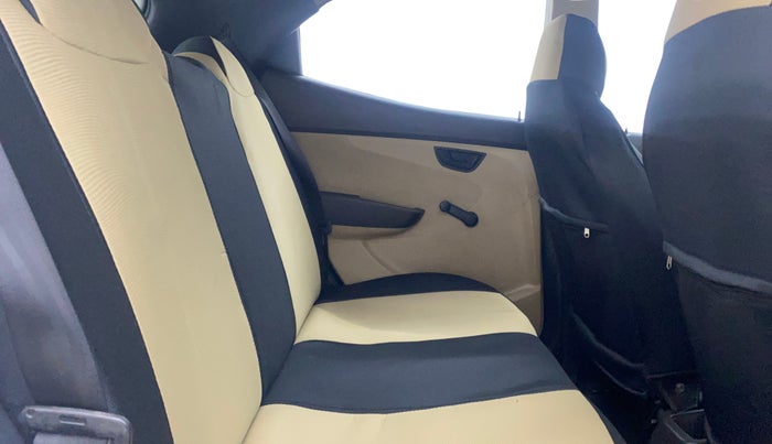 2012 Hyundai Eon MAGNA +, Petrol, Manual, 73,444 km, Right Side Rear Door Cabin