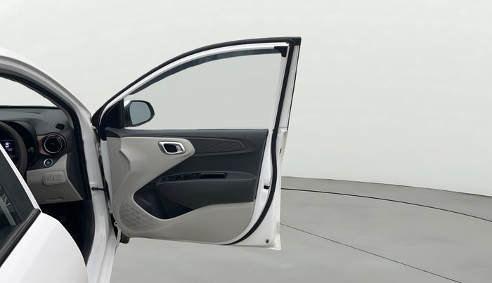 2023 Hyundai AURA SX 1.2 CNG, CNG, Manual, 12,690 km, RHS Front Door