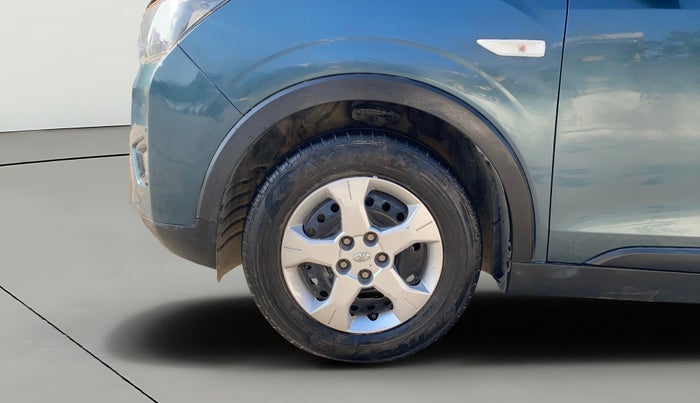 2020 Mahindra XUV300 W6 1.2 PETROL, Petrol, Manual, 95,633 km, Left Front Wheel