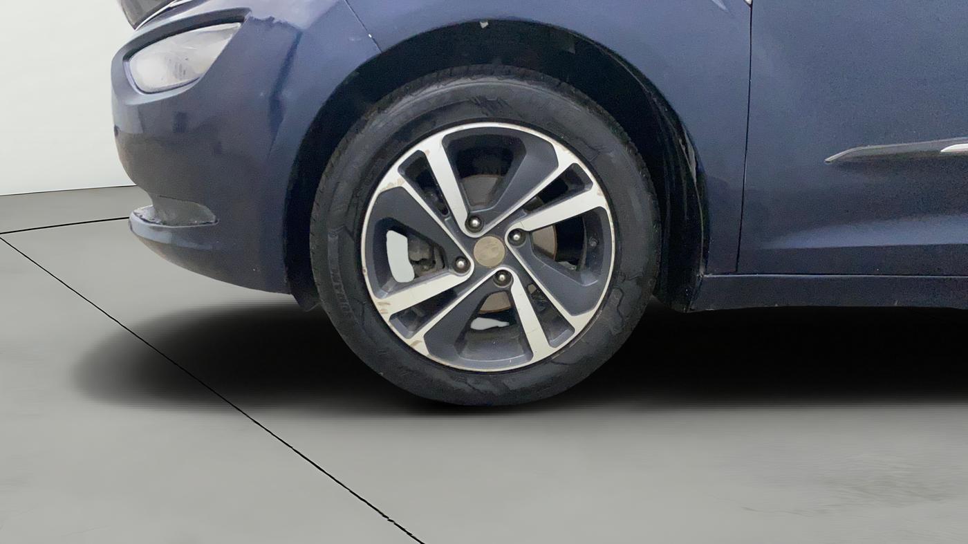 2022 Tata ALTROZ XZ DIESEL, Diesel, Manual, 72,495 km, Left Front Wheel