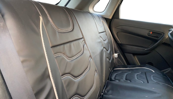 2022 Maruti Vitara Brezza LXI, Petrol, Manual, 56,114 km, Right Side Rear Door Cabin